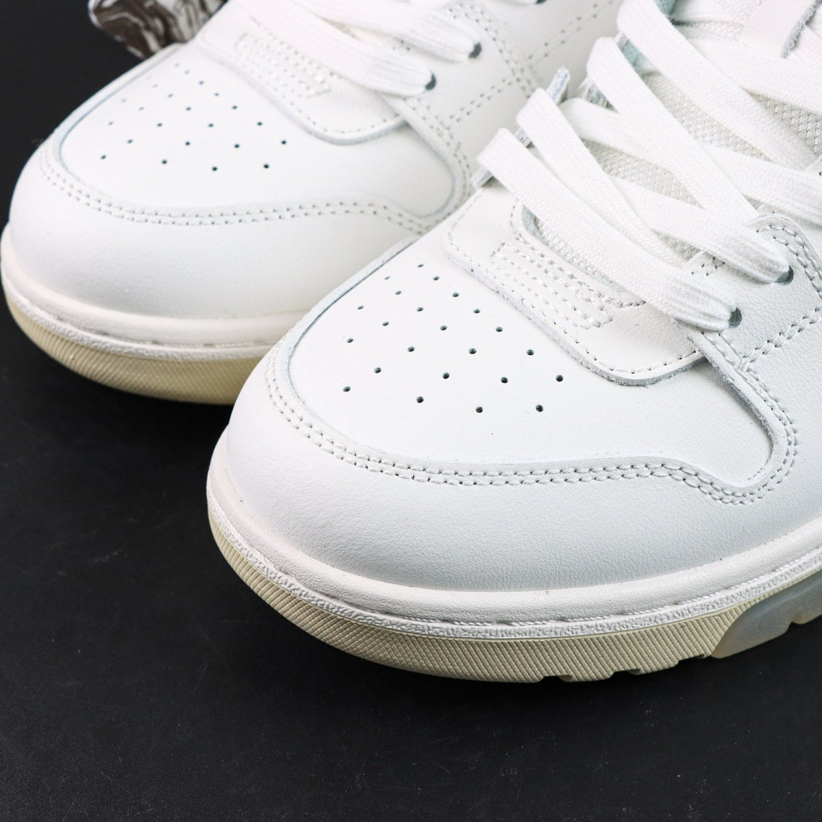 Off-White Out Of Office 'Blanc For Walking' — vue 13