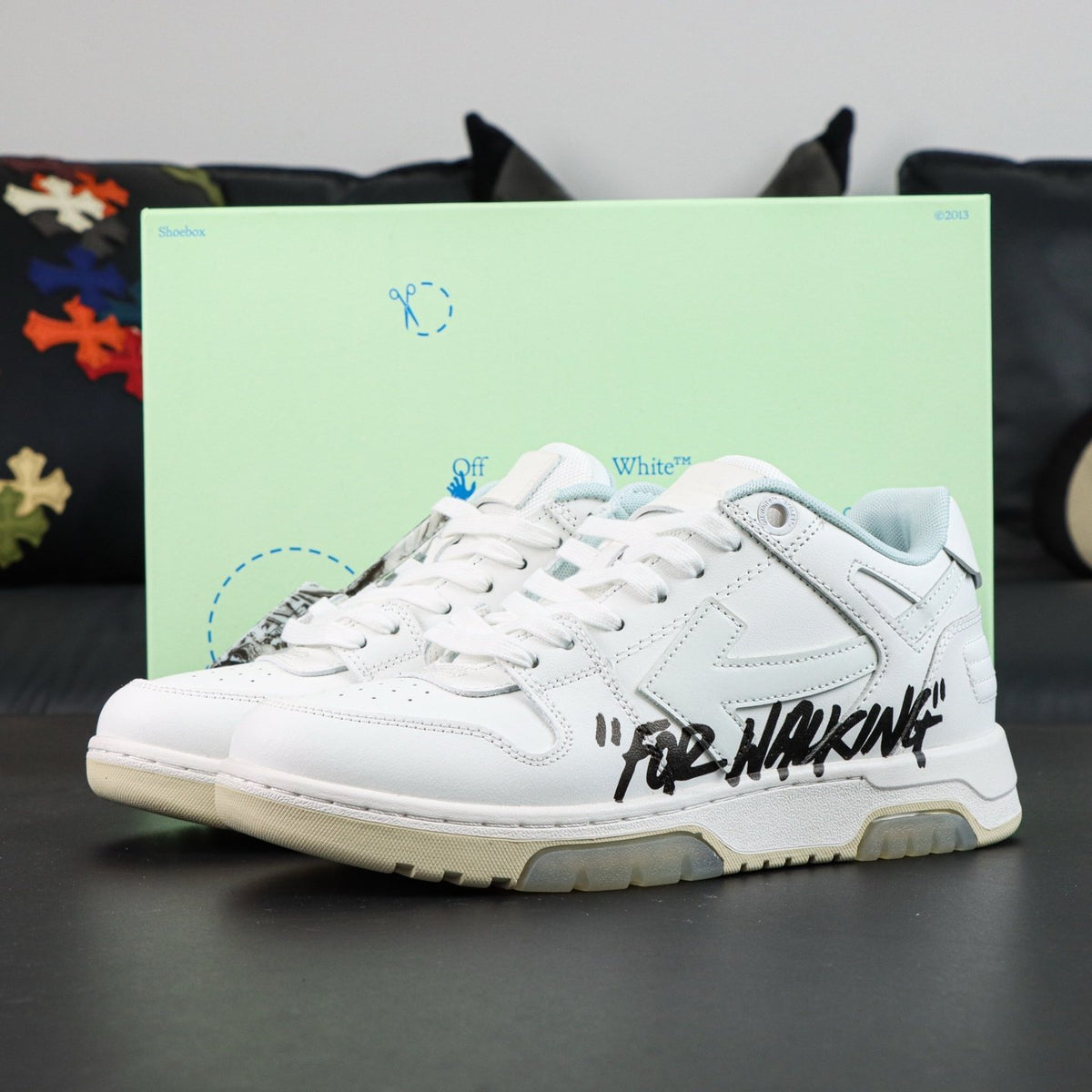 Off-White Out Of Office 'Blanc For Walking' — vue 16