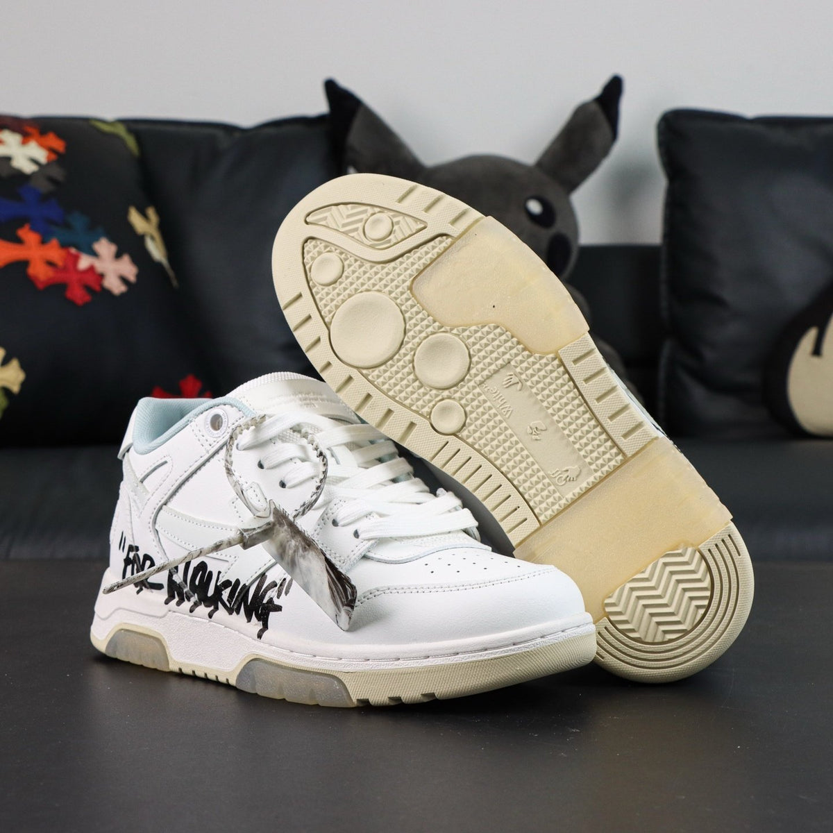 Off-White Out Of Office 'Blanc For Walking' — vue 17