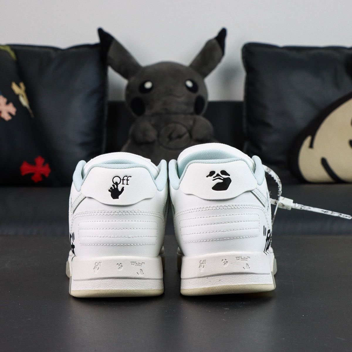 Off-White Out Of Office 'Blanc For Walking' — vue 18