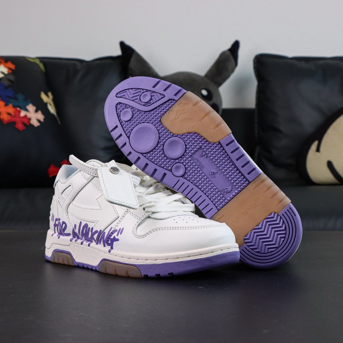 Off-White Out Of Office 'Blanc Violet For Walking' — vue 17