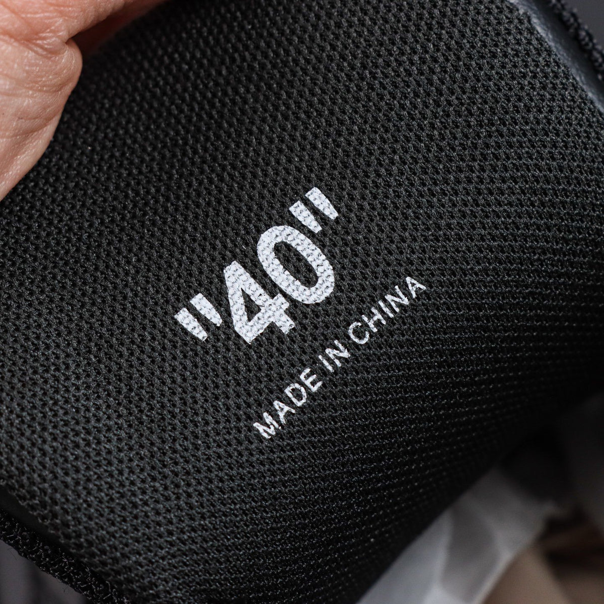 Off-White Out Of Office 'Noir Total' — vue 2