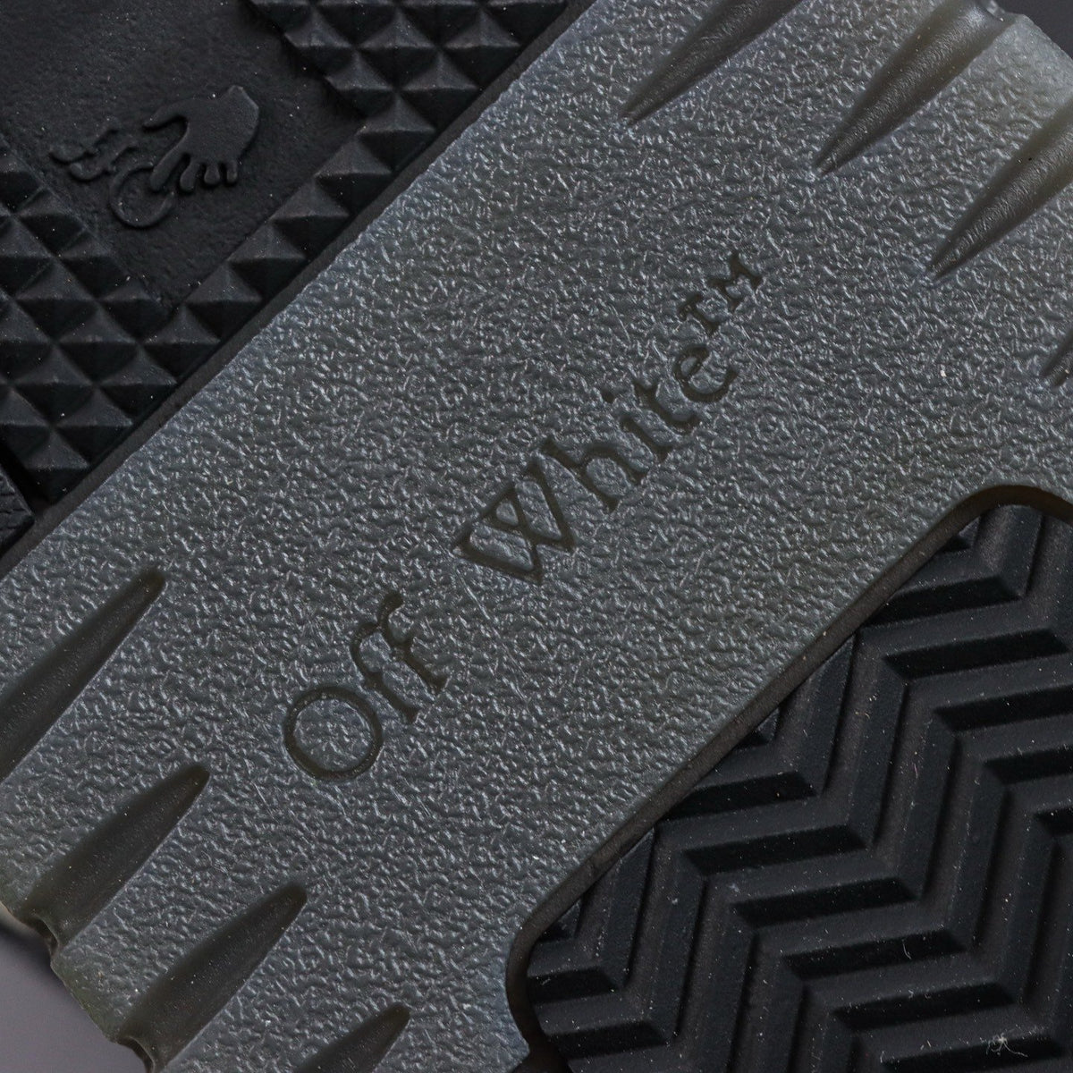 Off-White Out Of Office 'Noir Total' — vue 6