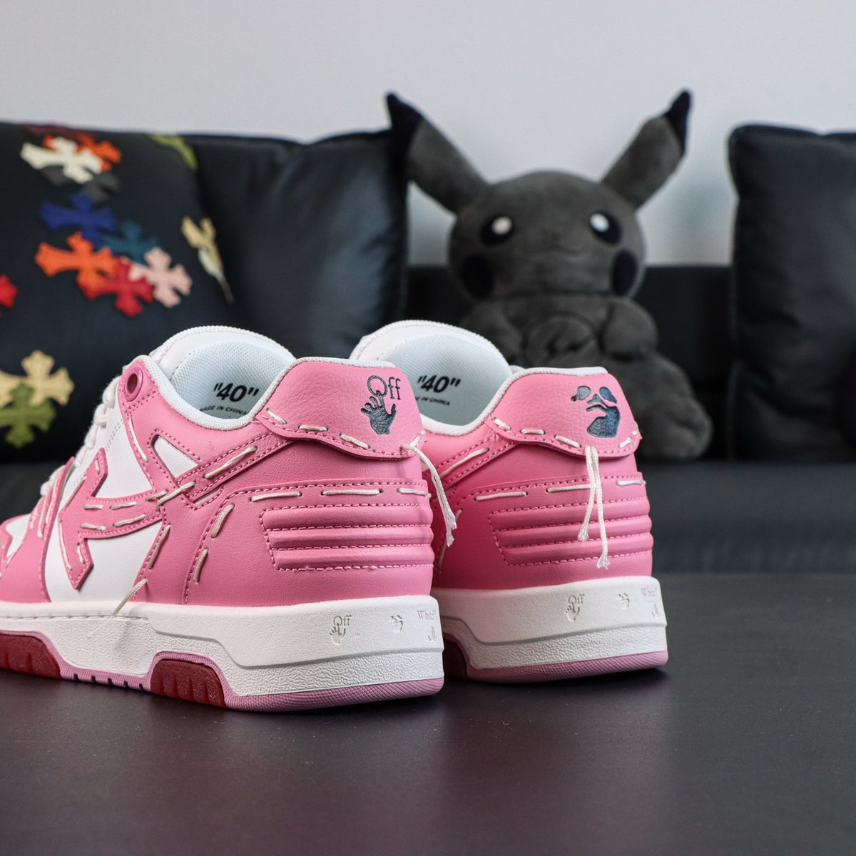 Off-White Out Of Office 'Rose Bonbon' — vue 15