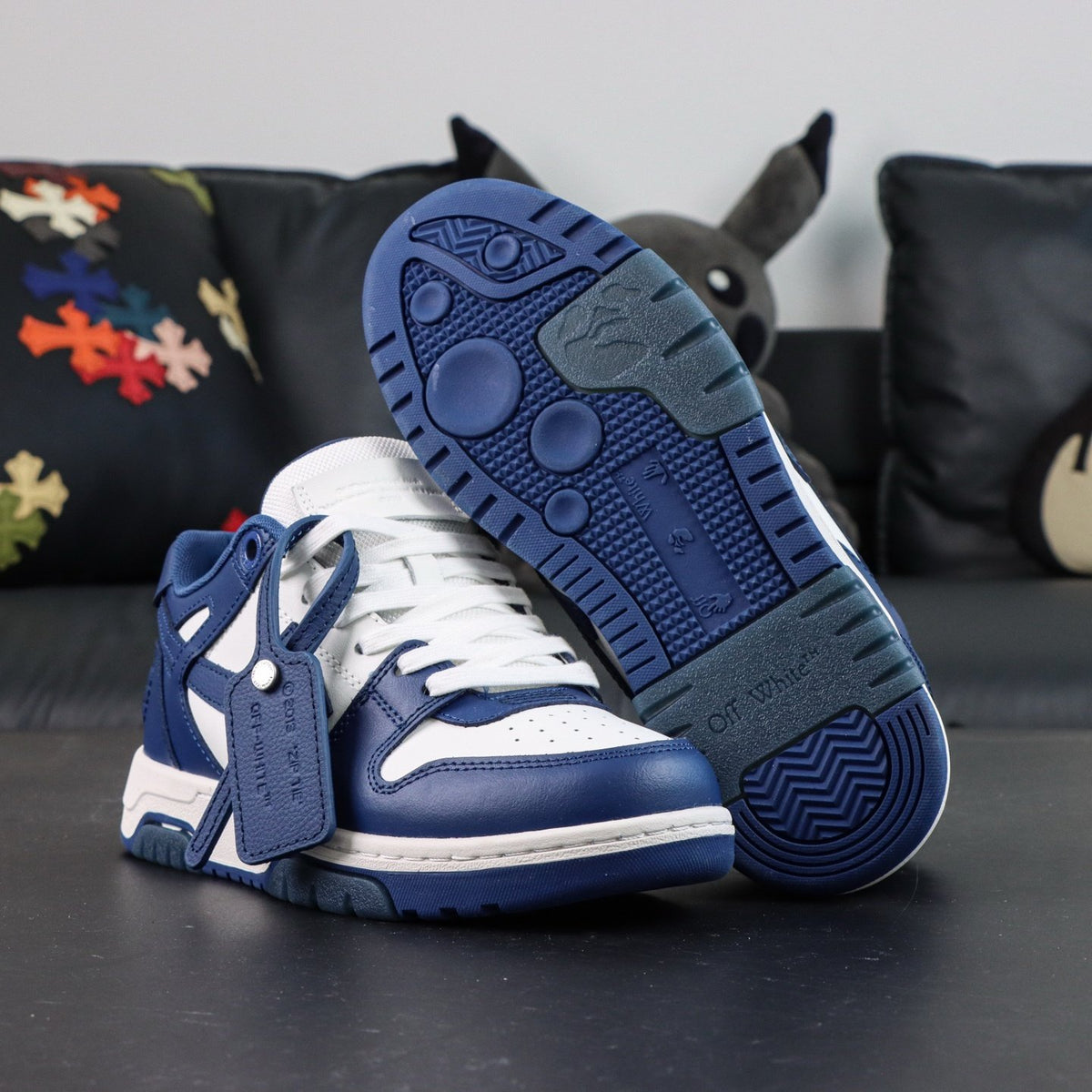 Off-White Out Of Office 'Bleu Marine' — vue 17