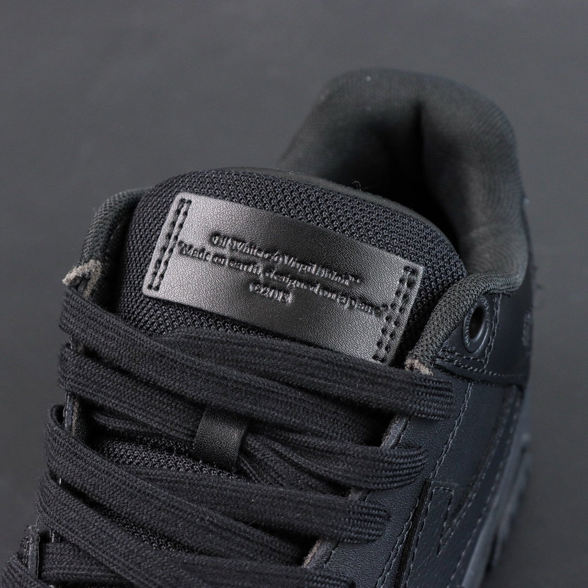 Off-White Out Of Office 'Noir Mat' — vue 9