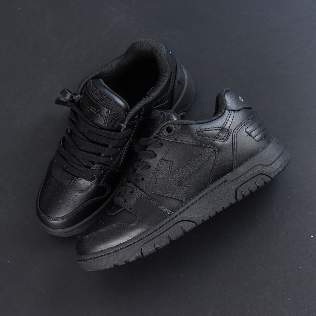 Off-White Out Of Office 'Noir Mat' — vue 11
