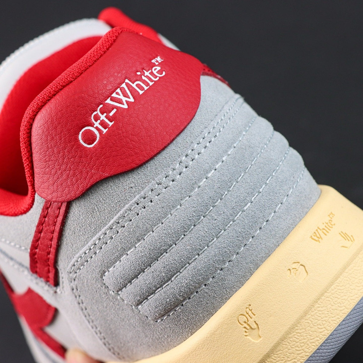 Off-White Out Of Office 'Gris Rouge Jaune' — vue 6