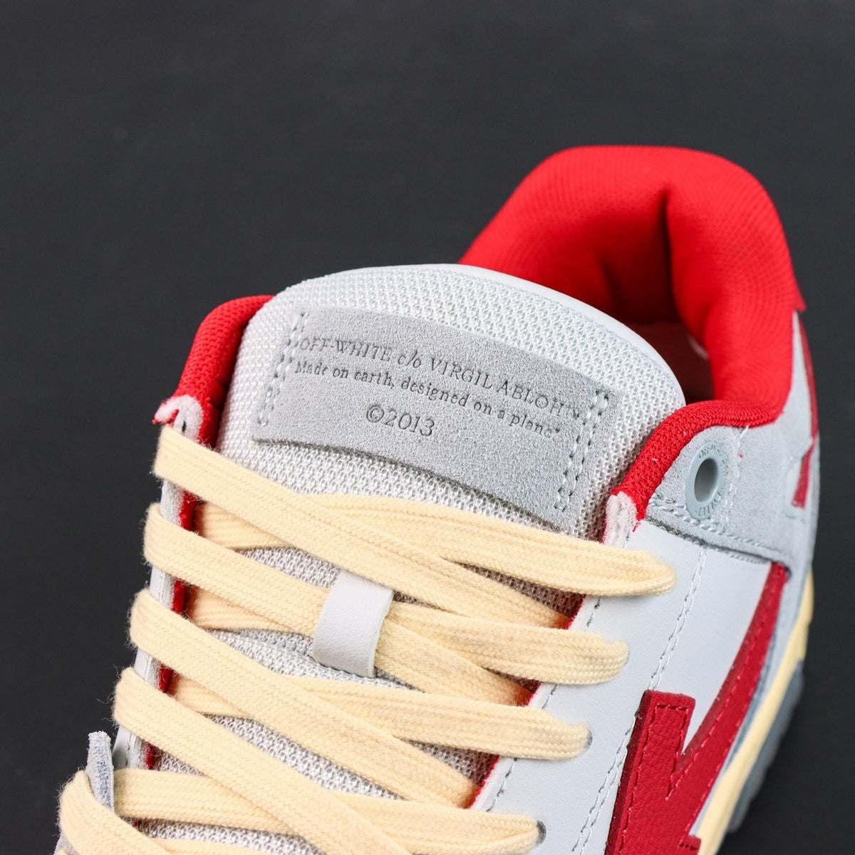 Off-White Out Of Office 'Gris Rouge Jaune' — vue 9