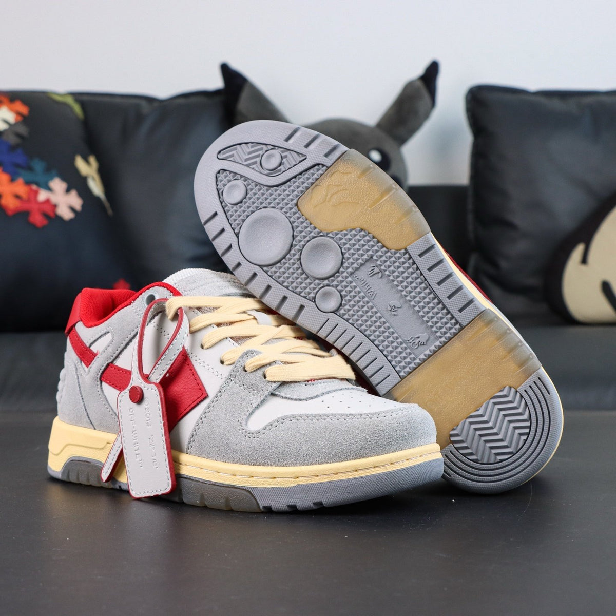 Off-White Out Of Office 'Gris Rouge Jaune' — vue 17