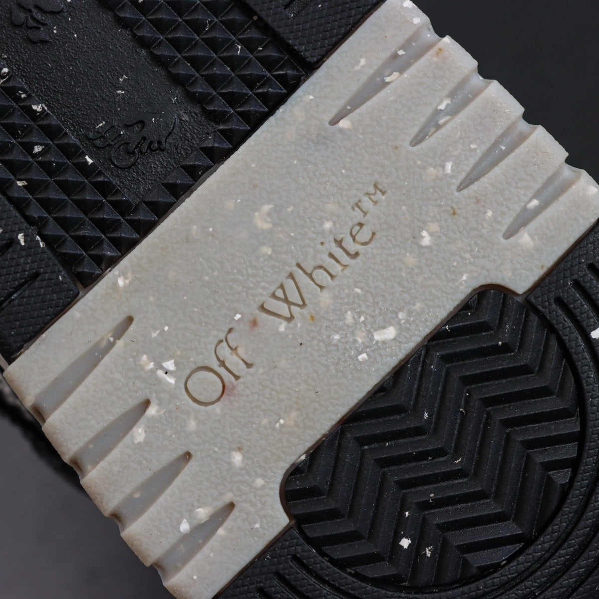 Off-White Out Of Office 'Blanc Noir' — vue 7