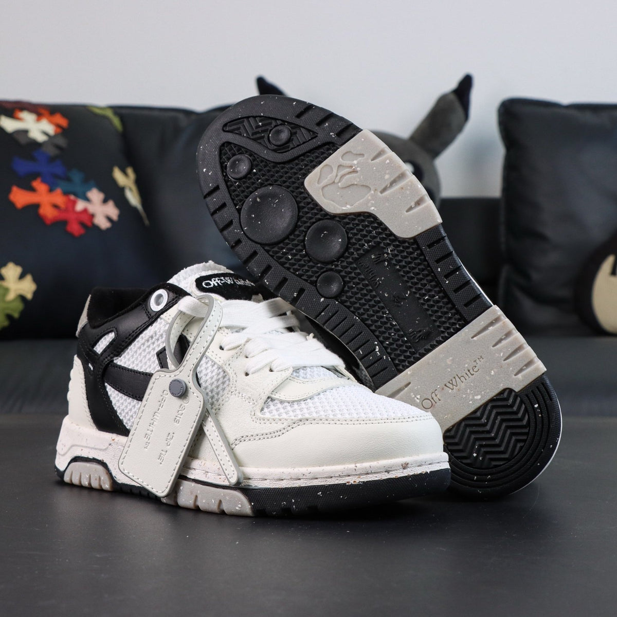 Off-White Out Of Office 'Blanc Noir' — vue 17