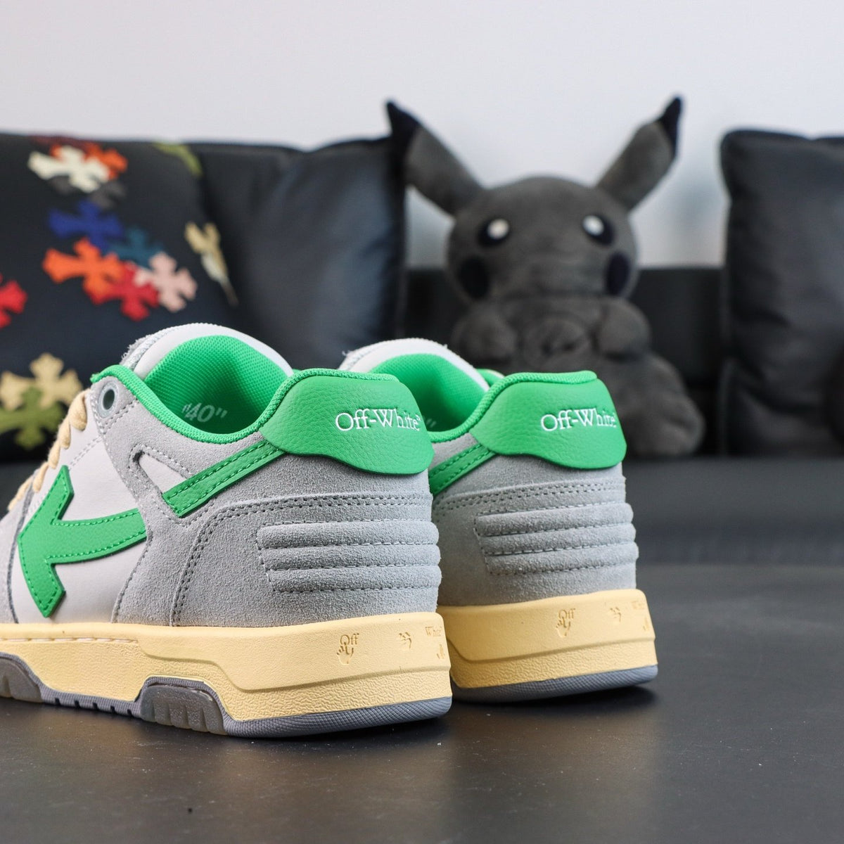 Off-White Out Of Office 'Gris Vert Jaune' — vue 15