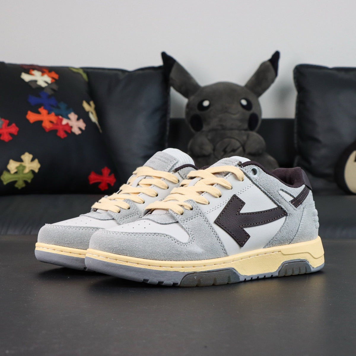 Off-White Out Of Office 'Gris Beige Noir'