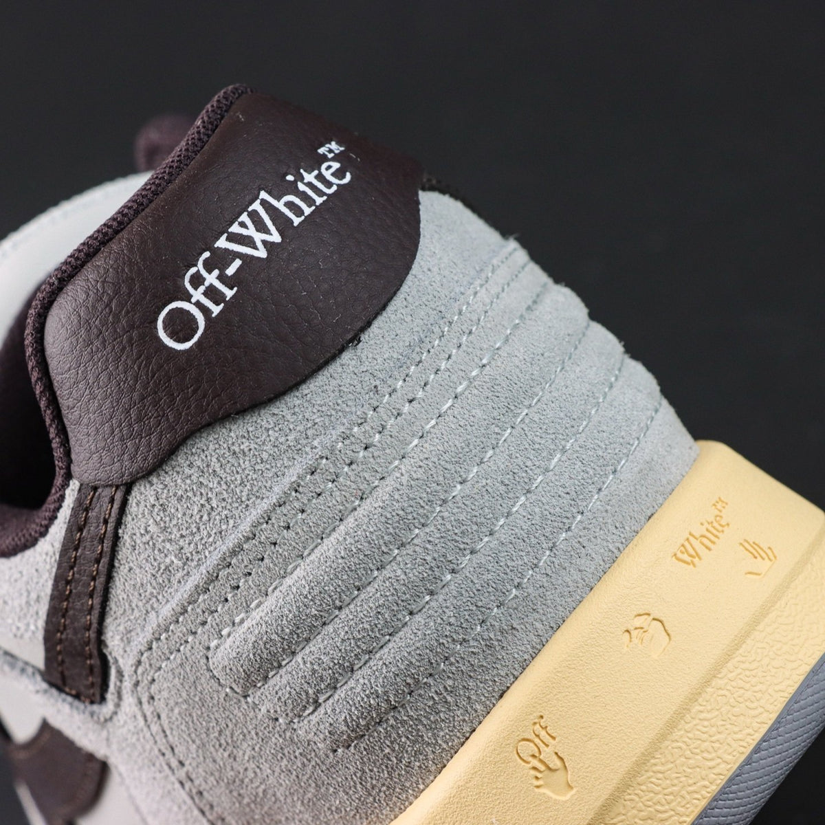 Off-White Out Of Office 'Gris Beige Noir' — vue 5