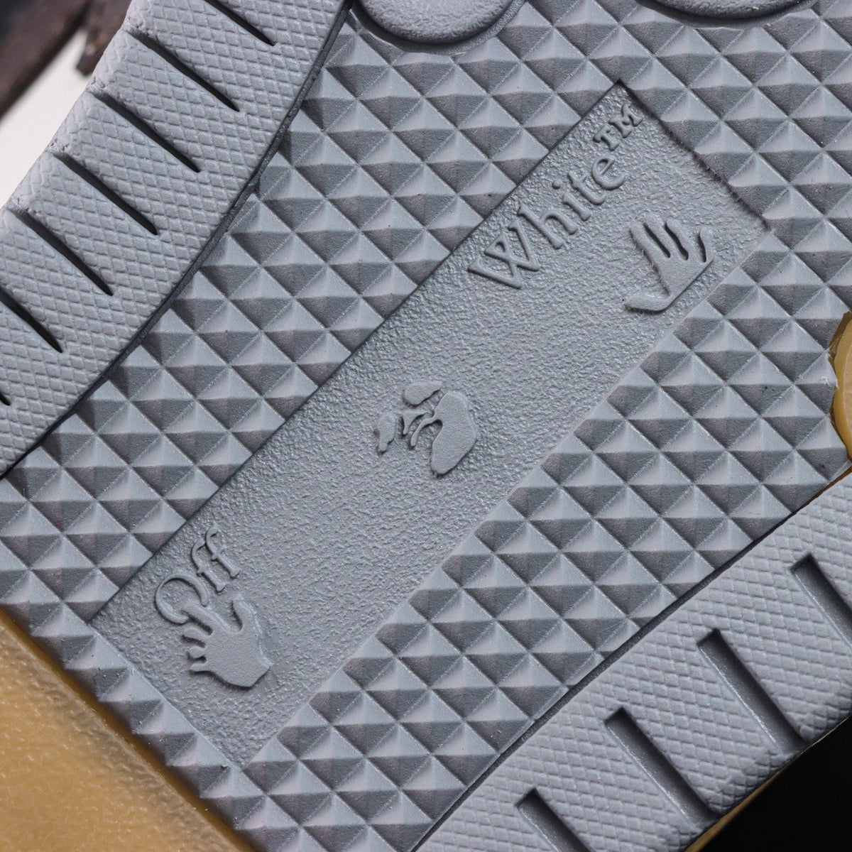 Off-White Out Of Office 'Gris Beige Noir' — vue 6