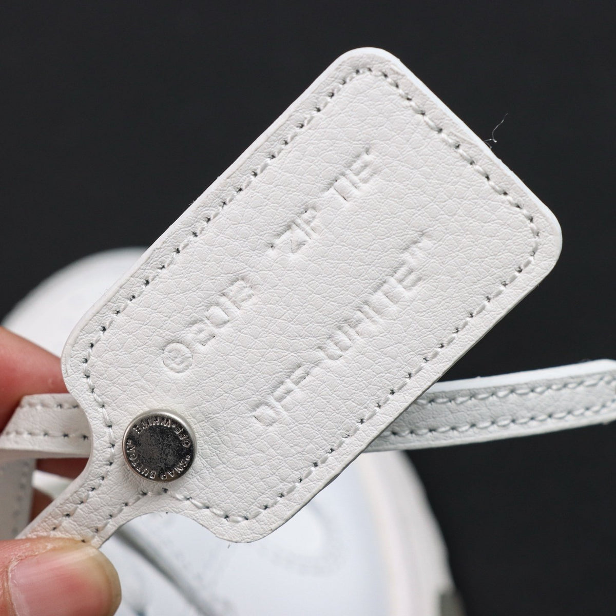 Off-White Out Of Office 'Blanc Pur' — vue 3