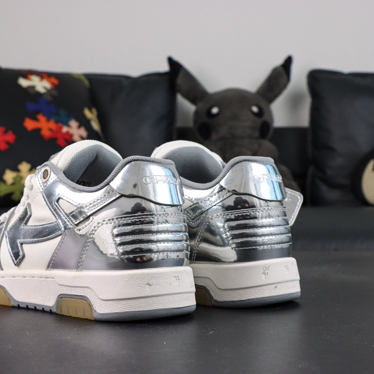 Off-White Out Of Office 'Argent Métallisé' — vue 13
