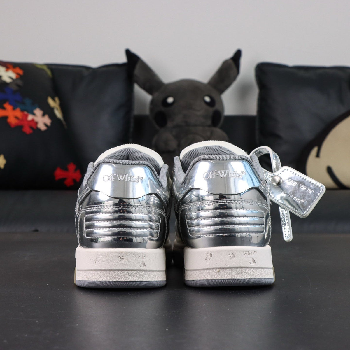 Off-White Out Of Office 'Argent Métallisé' — vue 15