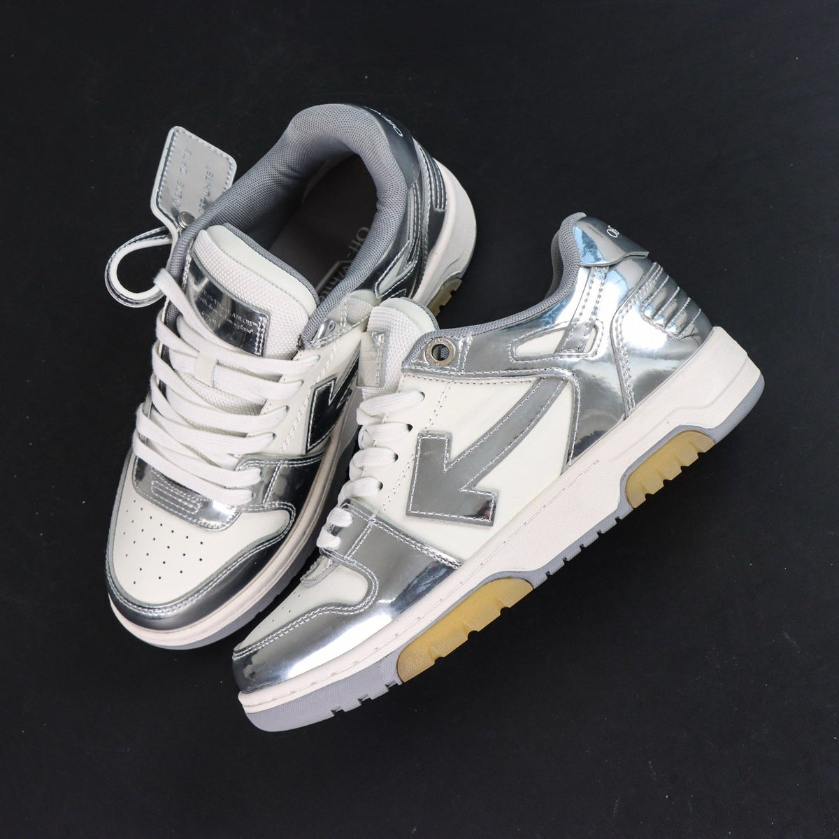 Off-White Out Of Office 'Argent Métallisé' — vue 17
