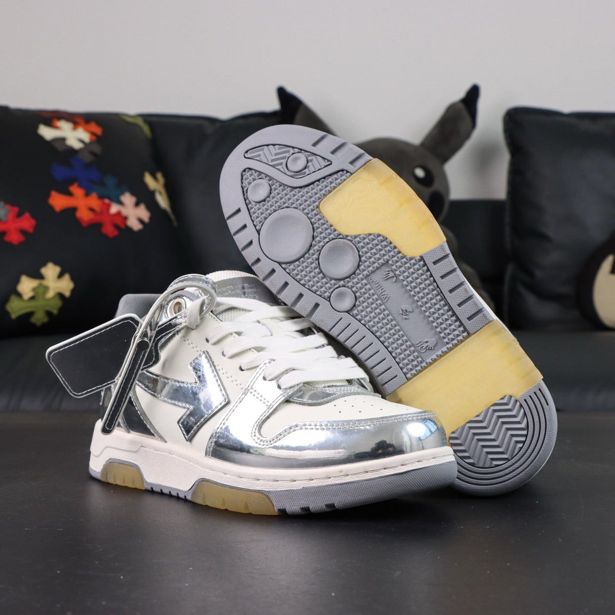 Off-White Out Of Office 'Argent Métallisé' — vue 18