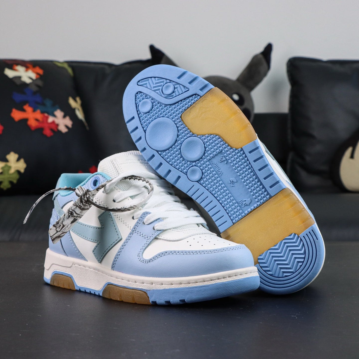 Off-White Out Of Office 'Bleu Ciel' — vue 17