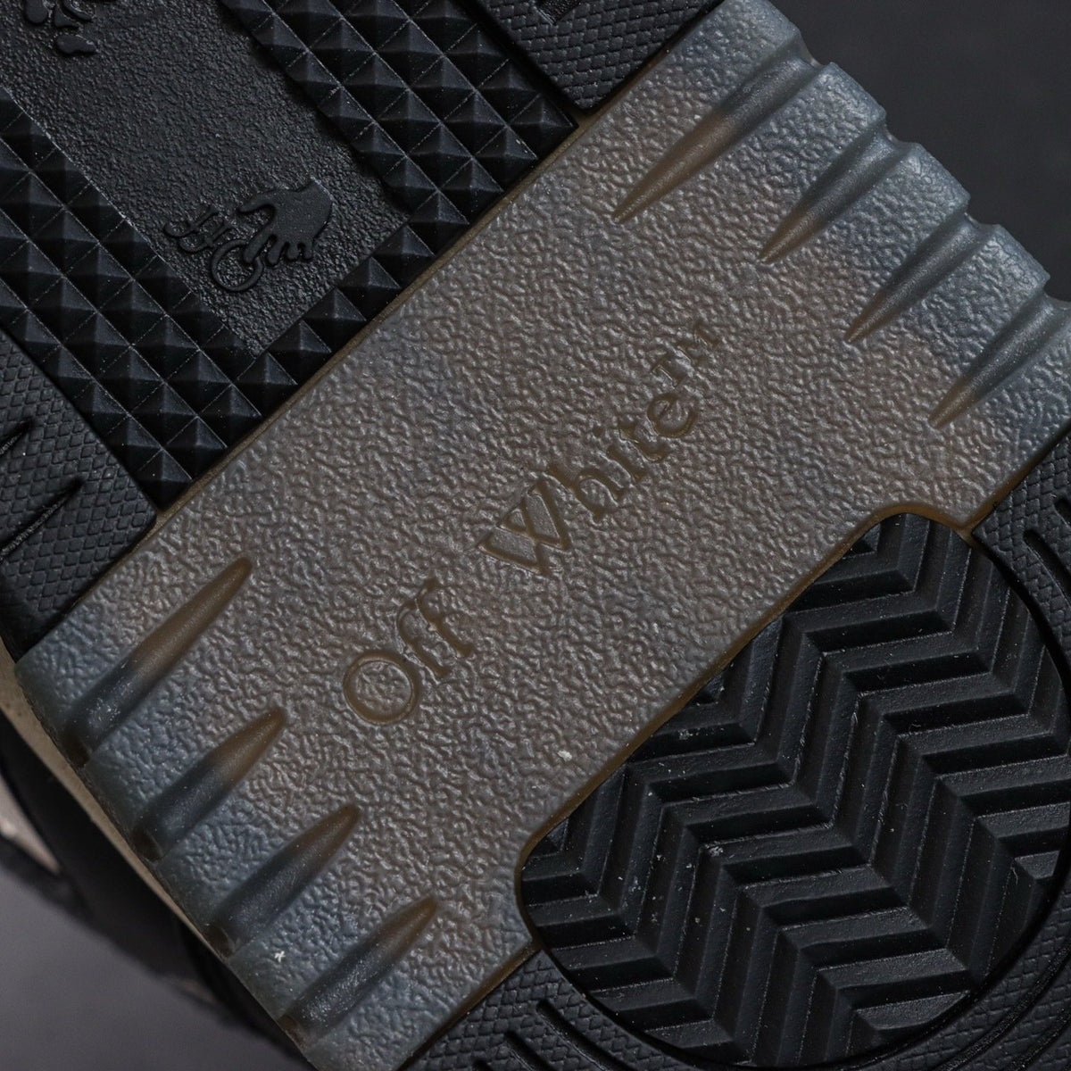 Off-White Out Of Office 'Noir Blanc Beige' — vue 6