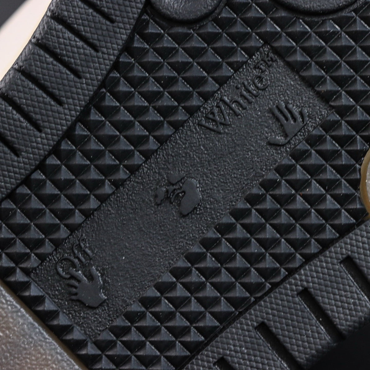 Off-White Out Of Office 'Noir Blanc Beige' — vue 7