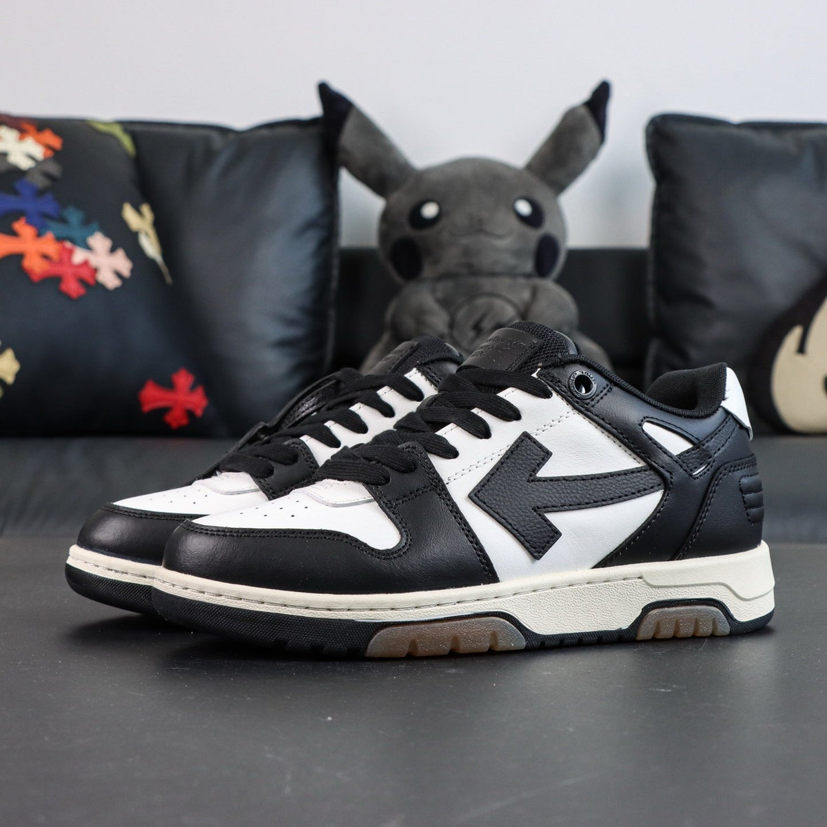 Off-White Out Of Office 'Noir Blanc'