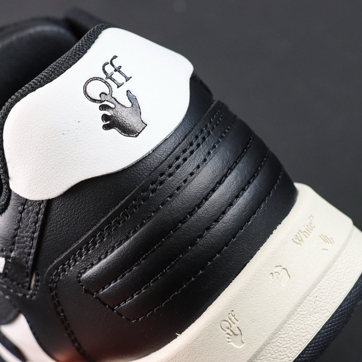 Off-White Out Of Office 'Noir Blanc' — vue 7