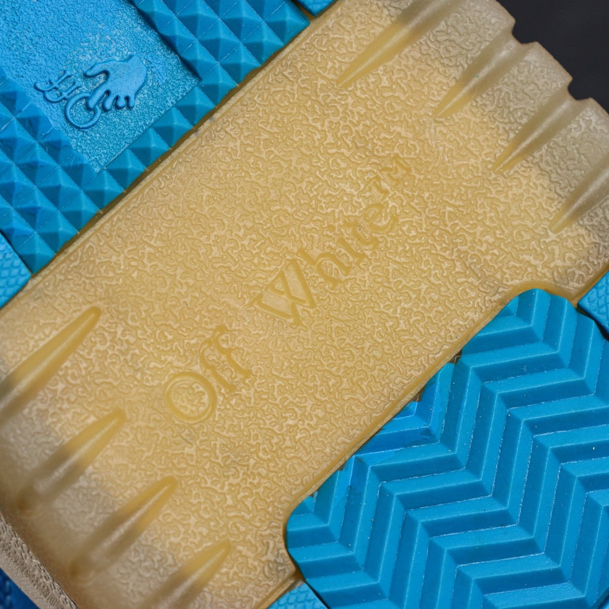Off-White Out Of Office 'Bleu Azur' — vue 2