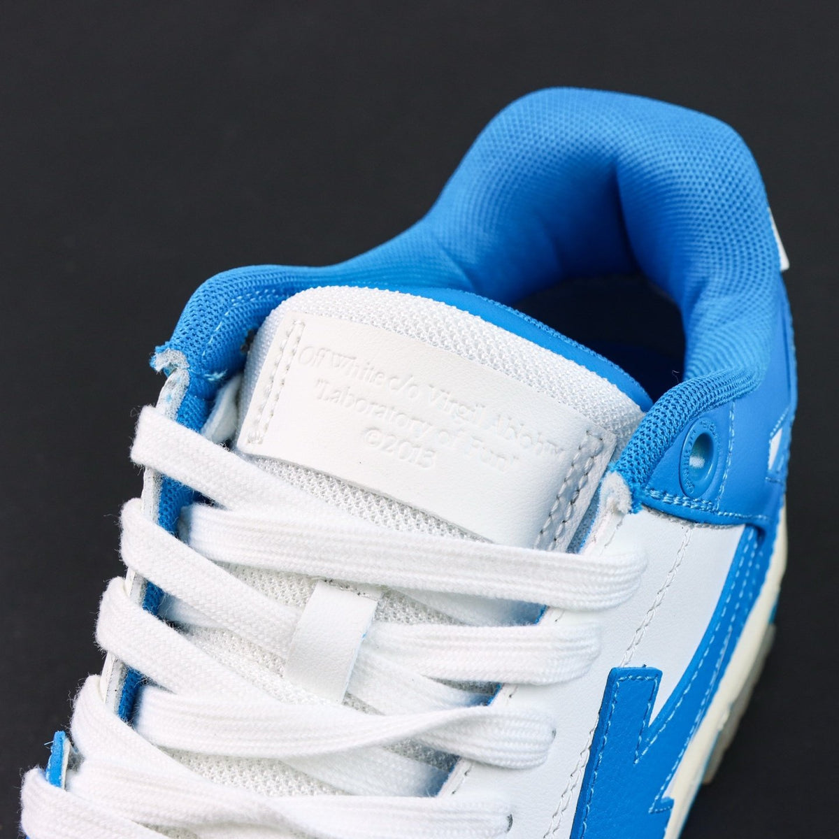 Off-White Out Of Office 'Bleu Azur' — vue 9