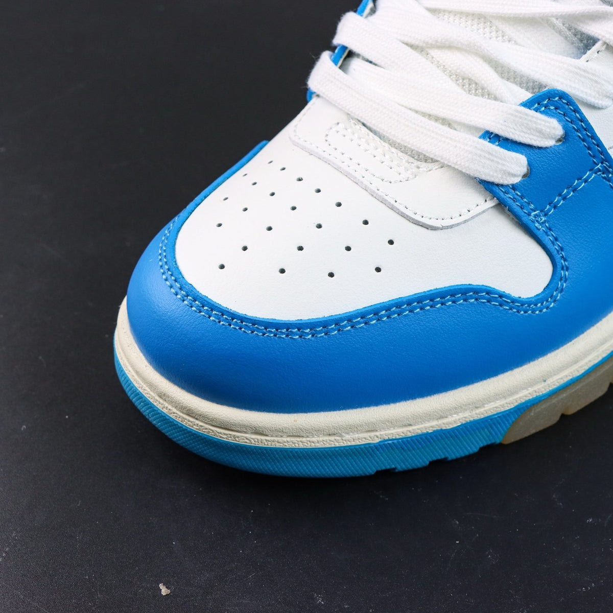 Off-White Out Of Office 'Bleu Azur' — vue 10