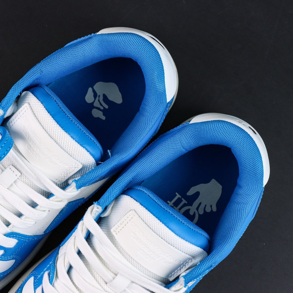 Off-White Out Of Office 'Bleu Azur' — vue 12