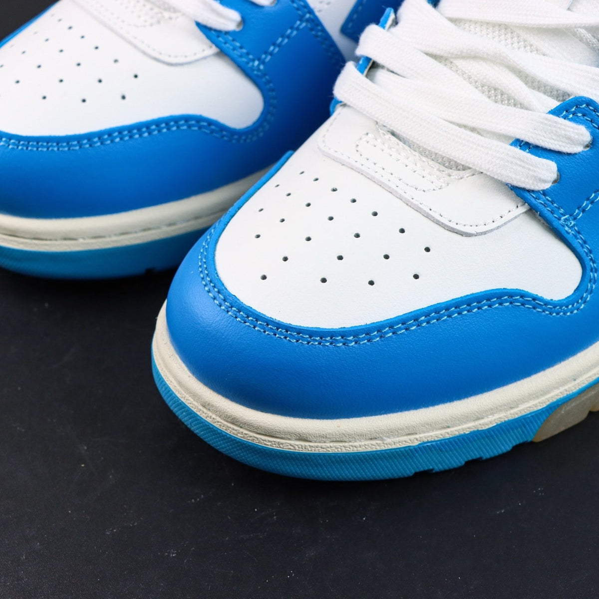 Off-White Out Of Office 'Bleu Azur' — vue 13