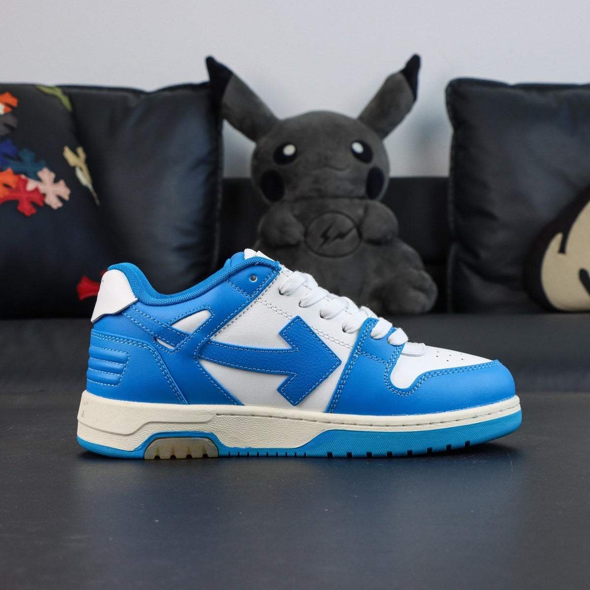 Off-White Out Of Office 'Bleu Azur' — vue 14