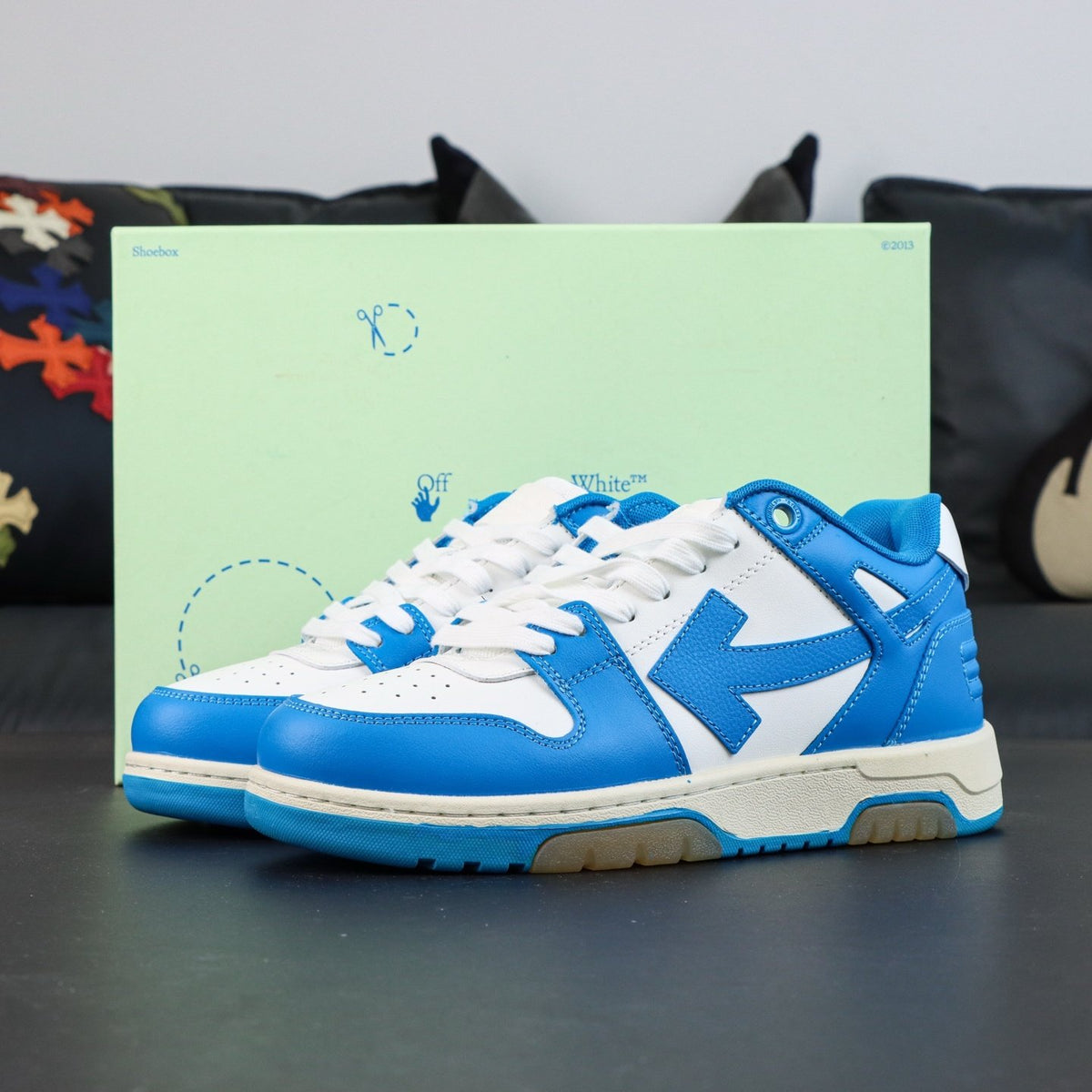 Off-White Out Of Office 'Bleu Azur' — vue 16