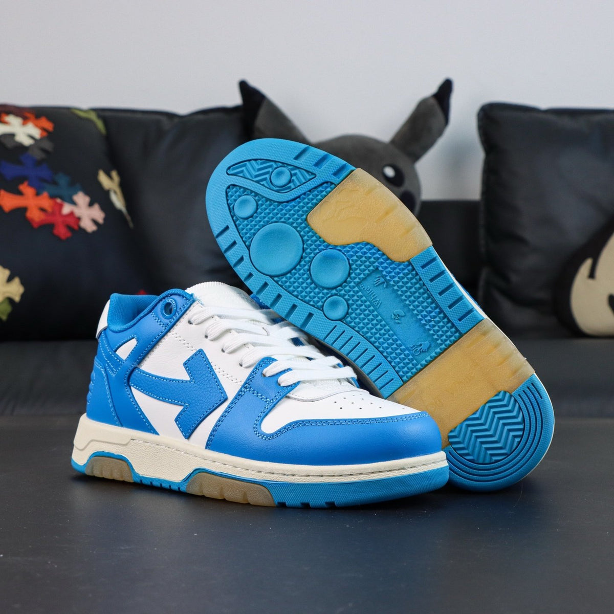 Off-White Out Of Office 'Bleu Azur' — vue 17