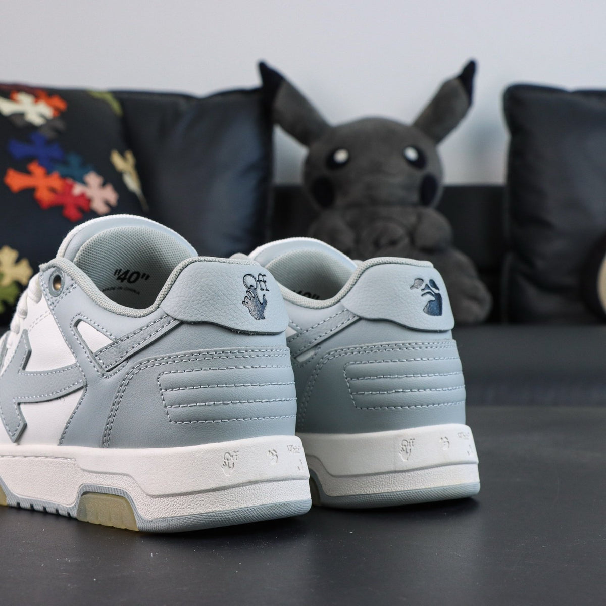 Off-White Out Of Office 'Gris Clair' — vue 15