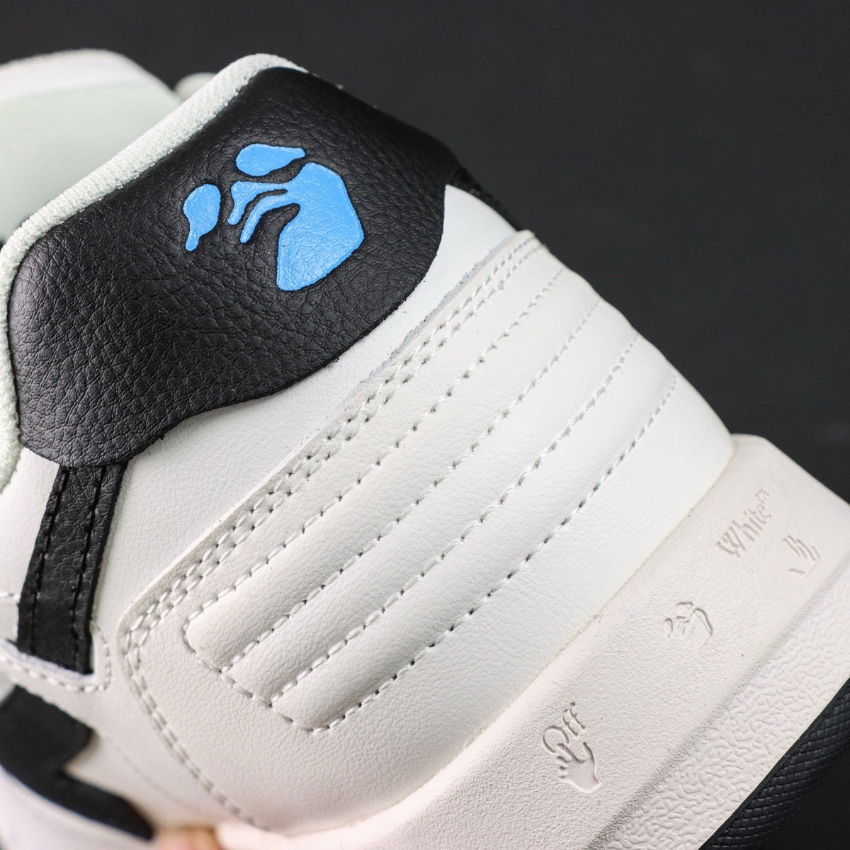 Off-White Out Of Office 'Blanc Noir Bleu' — vue 3