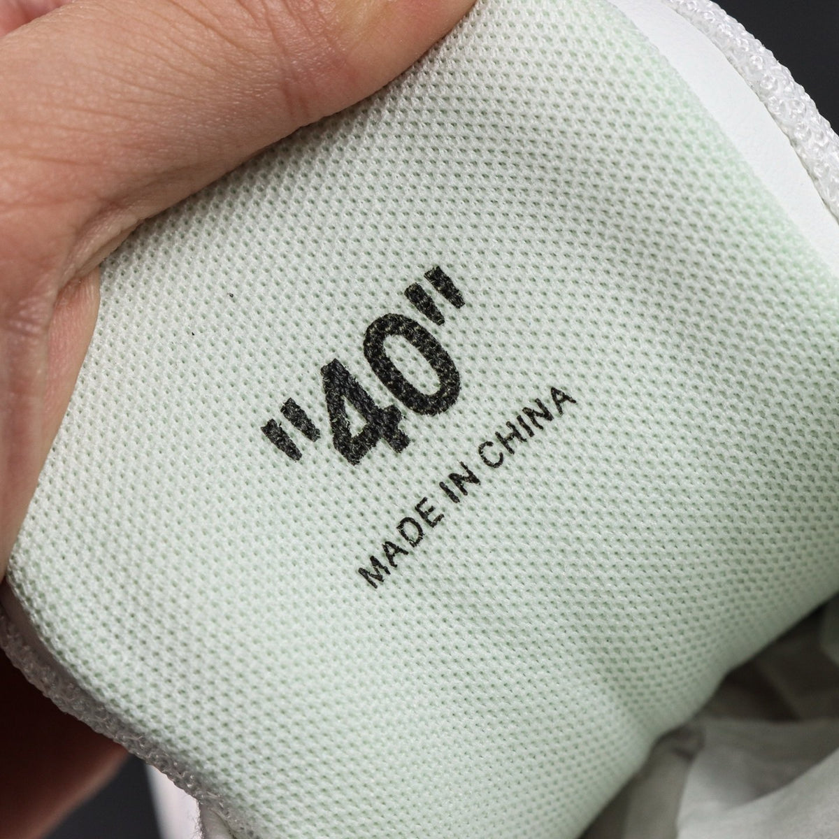 Off-White Out Of Office 'Blanc Total' — vue 3