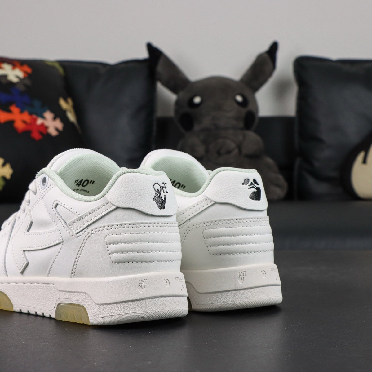 Off-White Out Of Office 'Blanc Total' — vue 15