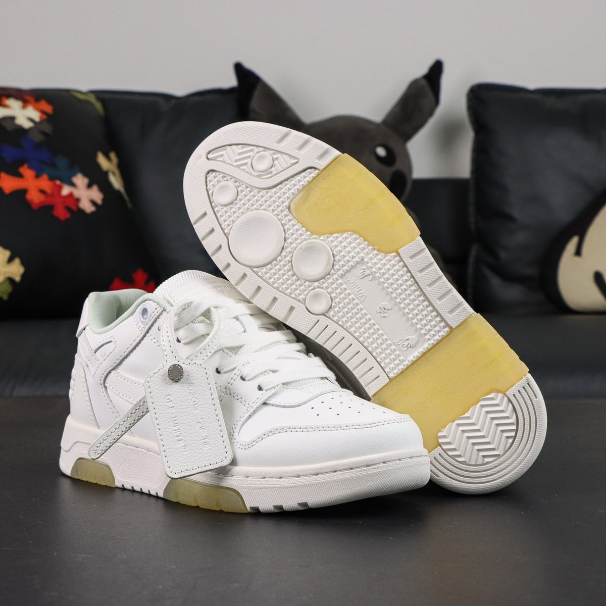Off-White Out Of Office 'Blanc Total' — vue 17