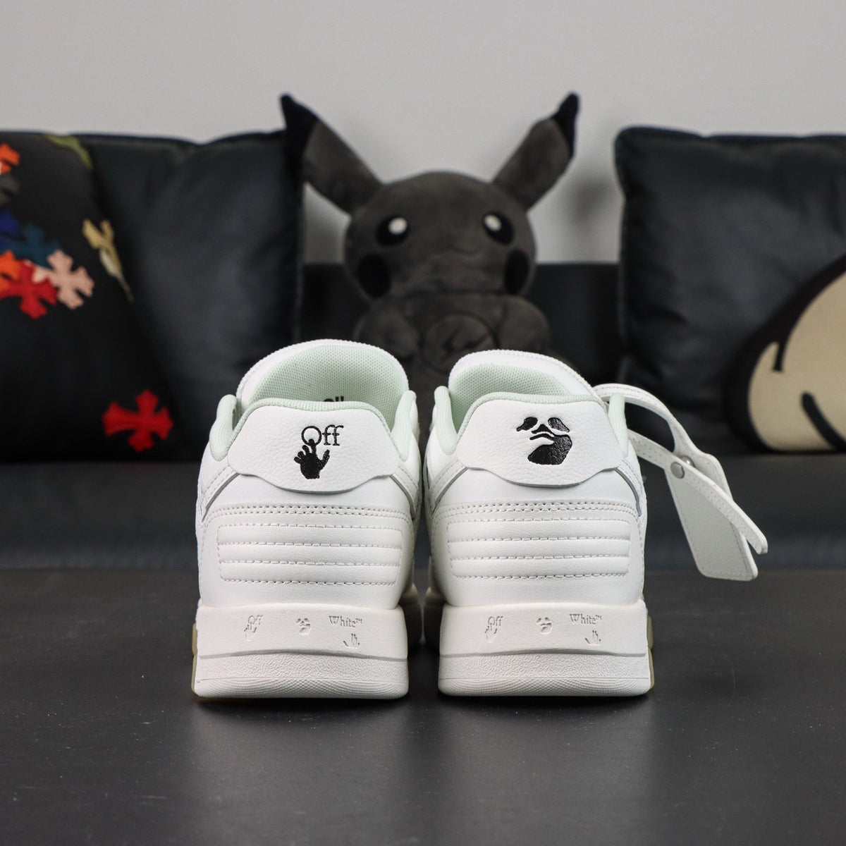 Off-White Out Of Office 'Blanc Total' — vue 18