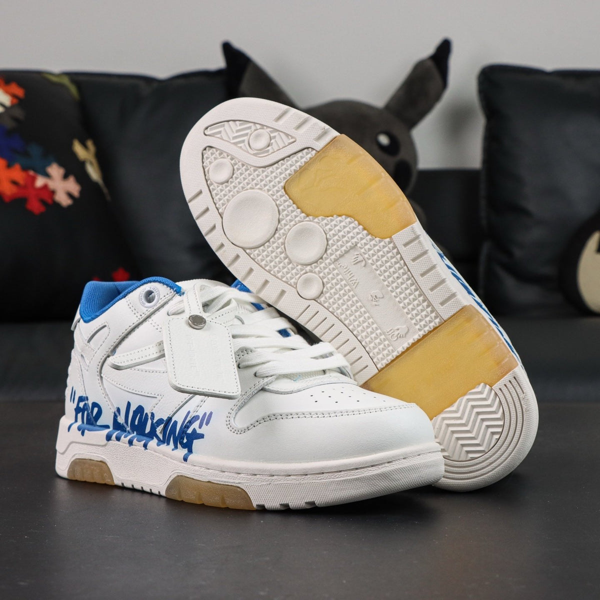 Off-White Out Of Office 'Blanc Bleu For Walking' — vue 17