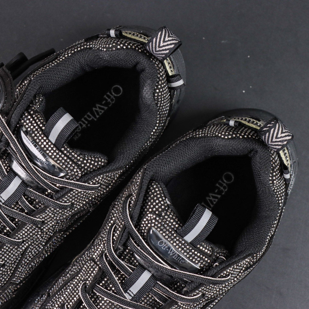 Off-White Be Right Back 'Noir Intégral' — vue 12