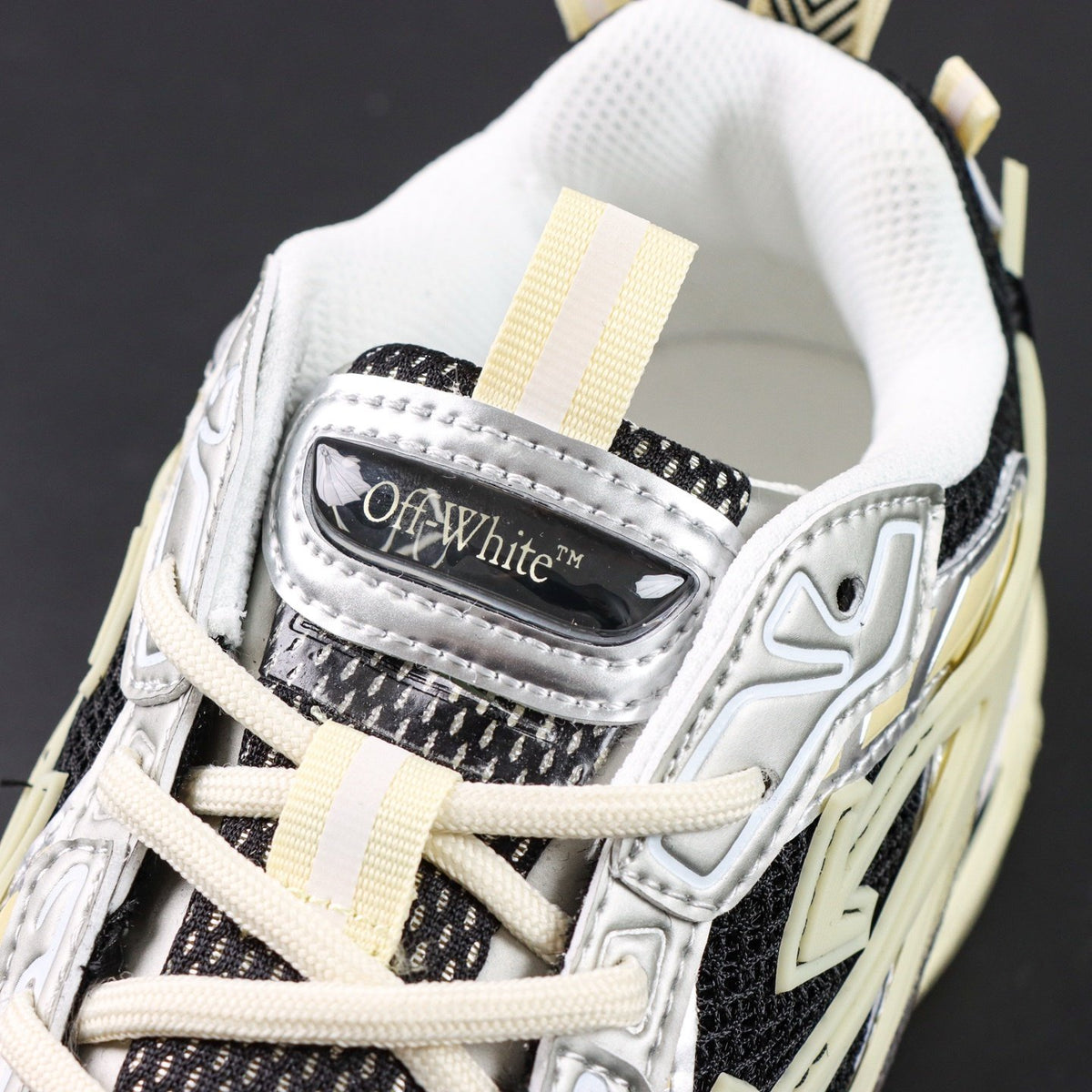Off-White Be Right Back 'Crème Noir' — vue 9
