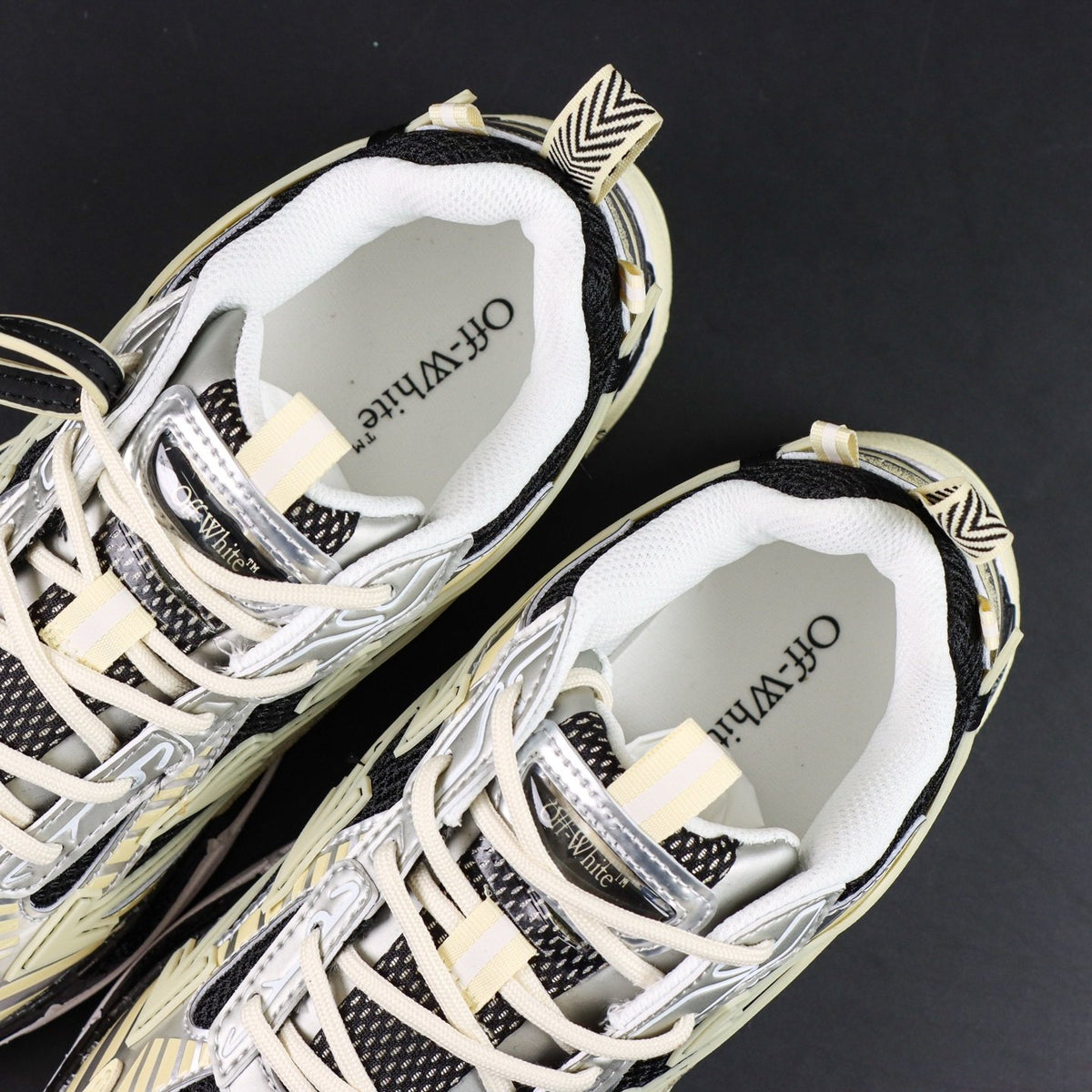 Off-White Be Right Back 'Crème Noir' — vue 12