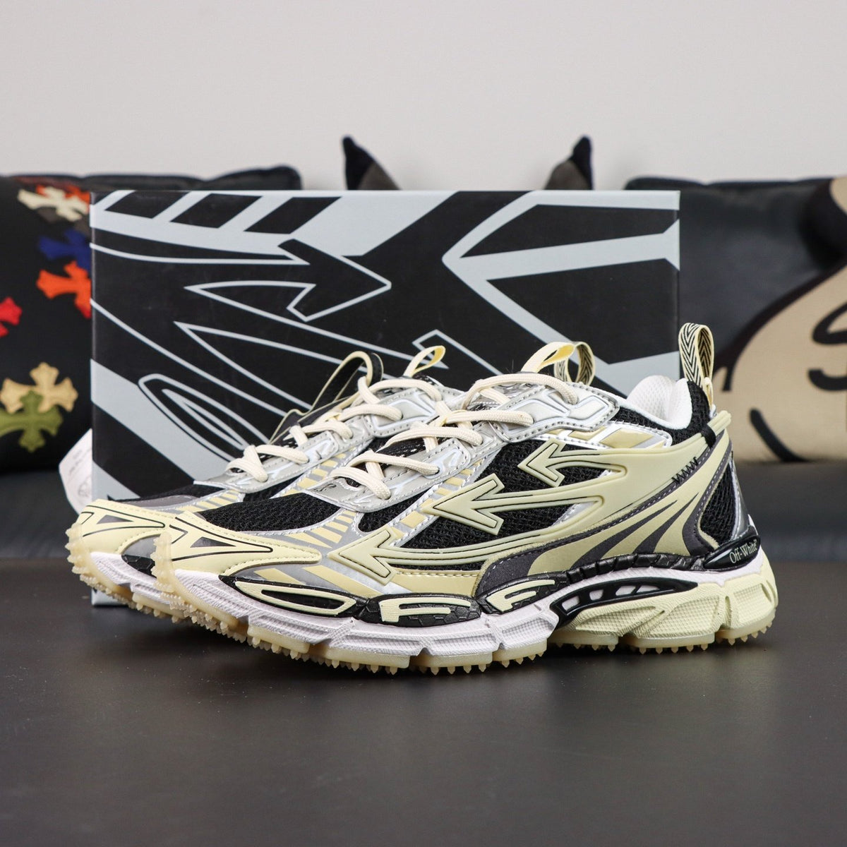 Off-White Be Right Back 'Crème Noir' — vue 16