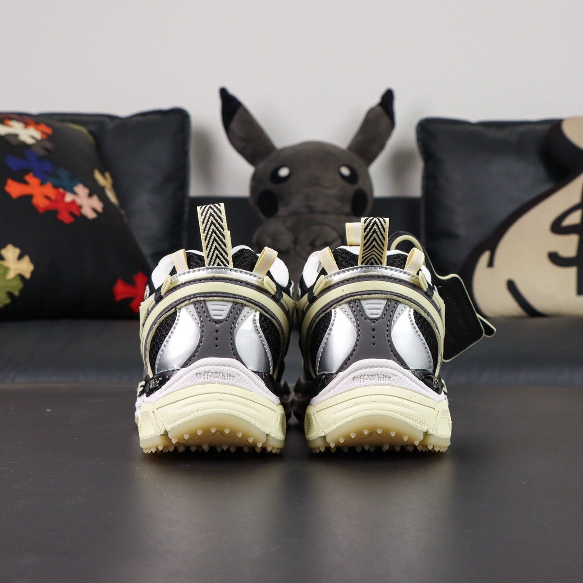 Off-White Be Right Back 'Crème Noir' — vue 18